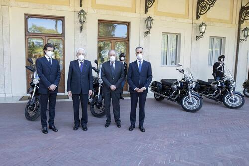 Le Moto Guzzi V85TT per i Corazzieri presentate al presidente Sergio Mattarella (2)