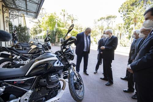 Le Moto Guzzi V85TT per i Corazzieri presentate al presidente Sergio Mattarella (7)