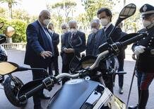 Le Moto Guzzi V85TT per i Corazzieri presentate al presidente Sergio Mattarella