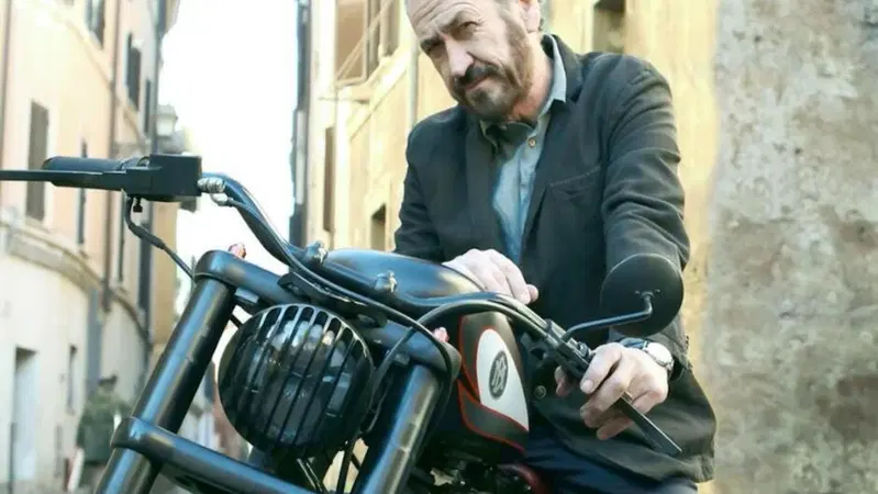 Auguri a Marco Giallini: "In moto mi sentivo un dio, fino a quando non sono caduto"