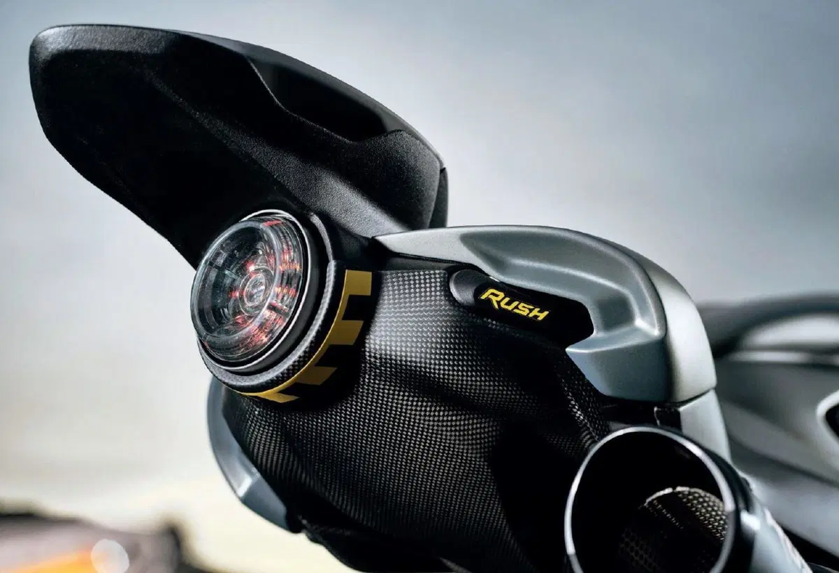 MV Agusta Rush 2021: sono 300. Foto, dati e prezzo (11)