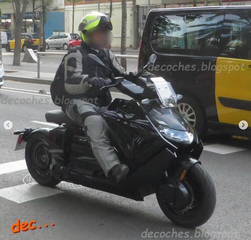 BMW Definition CE 04. Le prime foto in strada dello scooter elettrico