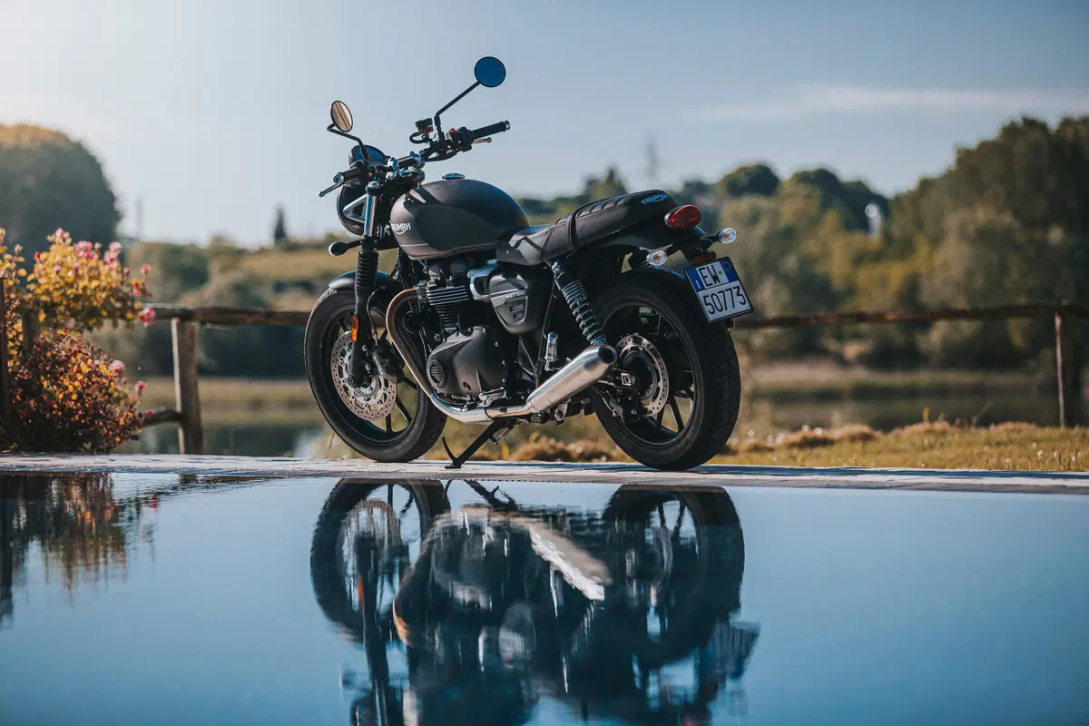 Triumph Bonneville T100, T120, Street Twin 2021 TEST: Euro 5 e più cavalli