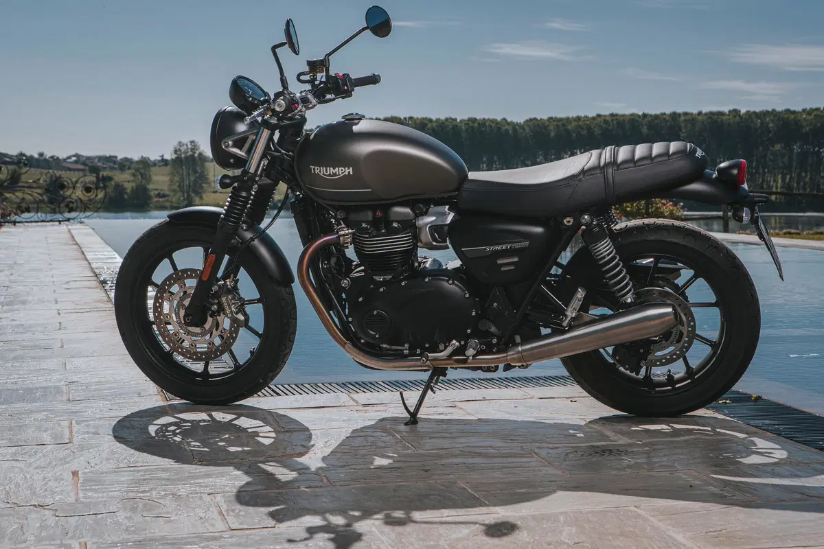 Triumph Bonneville T100, T120, Street Twin 2021 TEST: Euro 5 e più cavalli (7)