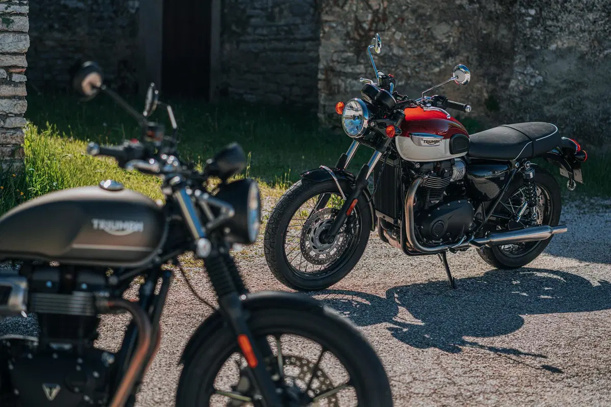 Triumph Bonneville T100, T120, Street Twin 2021 TEST: Euro 5 e più cavalli