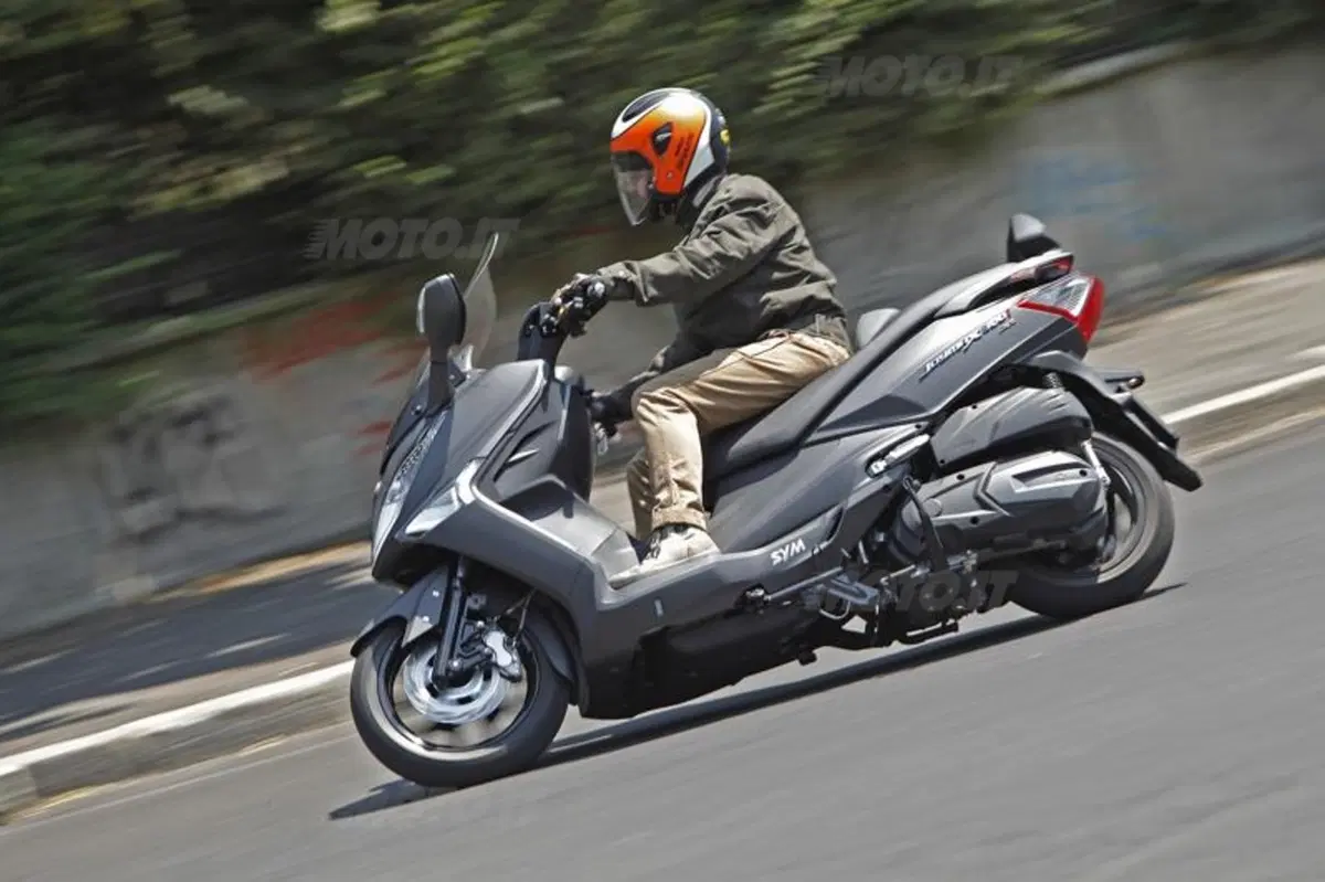 SYM Joymax 300i ABS (3)