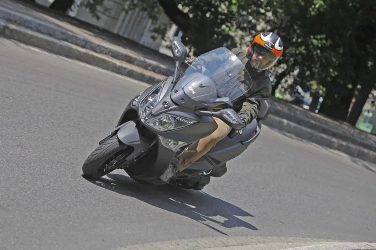 SYM Joymax 300i ABS (8)