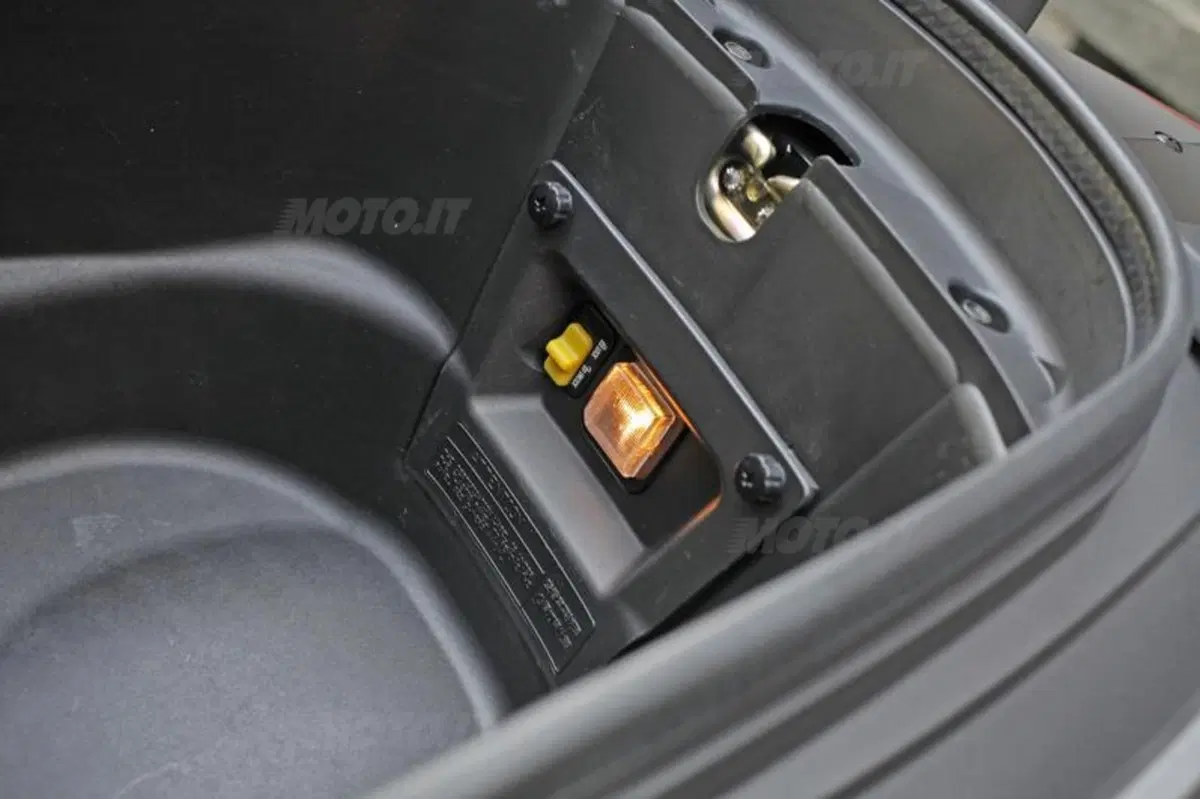 SYM Joymax 300i ABS (25)