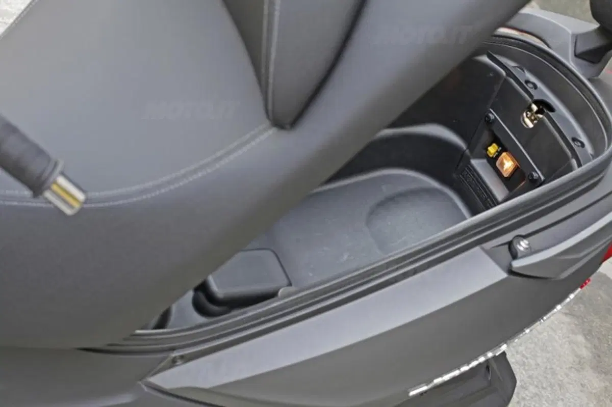 SYM Joymax 300i ABS (26)