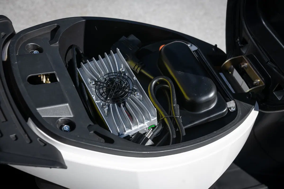 e-max, lo scooter elettrico da lavoro (3)