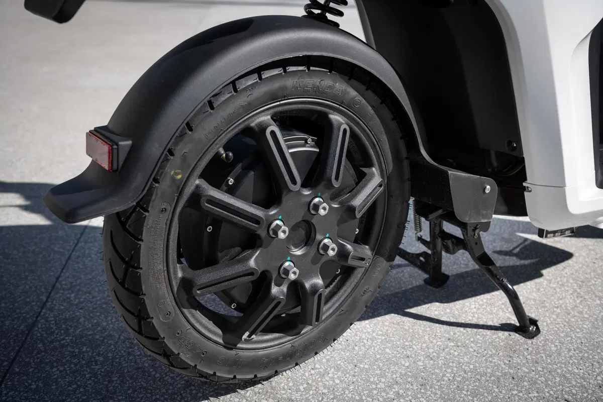 e-max, lo scooter elettrico da lavoro (15)