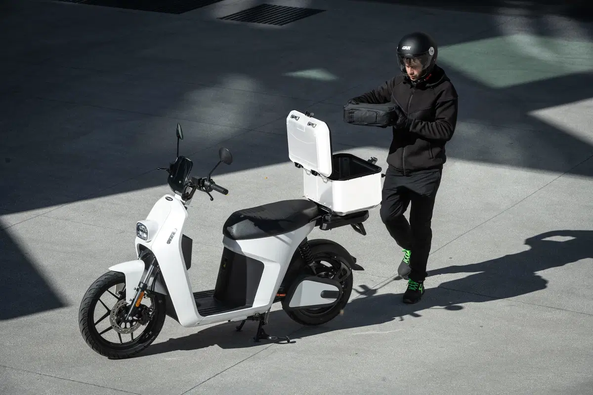 e-max, lo scooter elettrico da lavoro (17)
