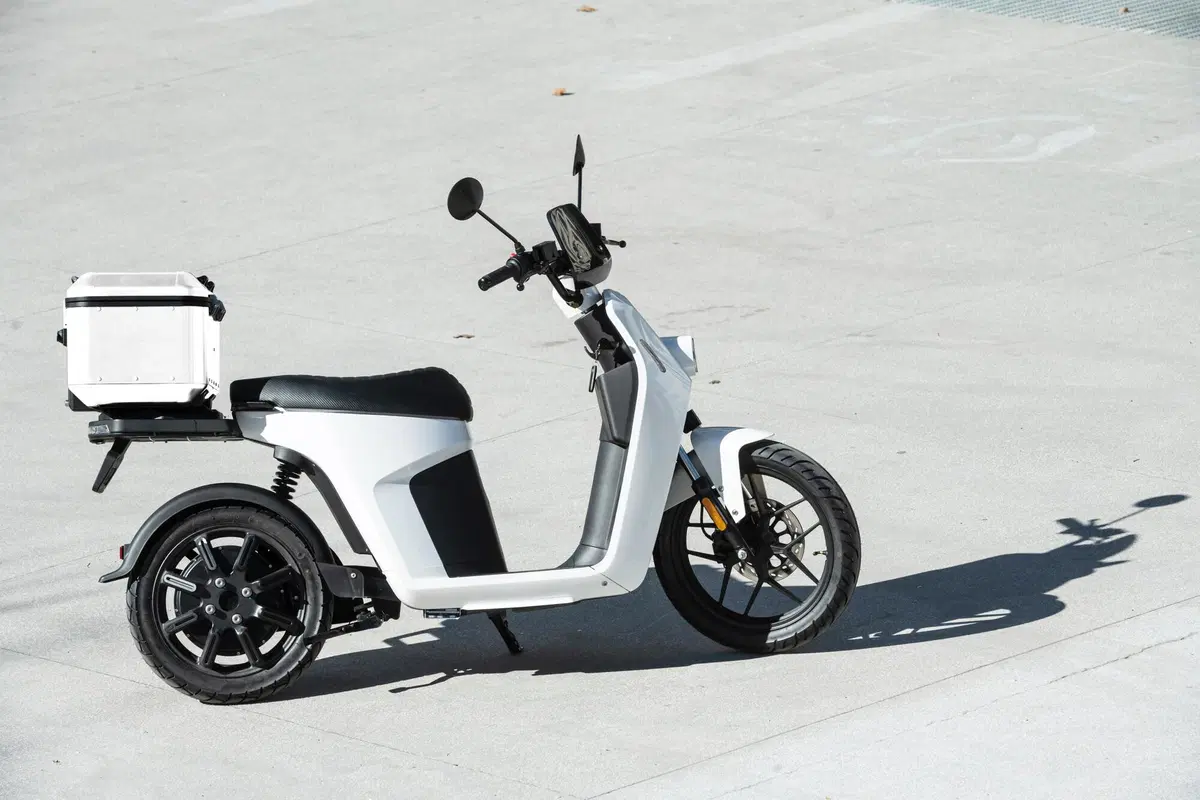 e-max, lo scooter elettrico da lavoro