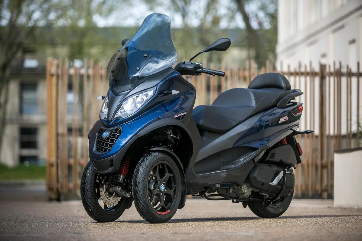 Piaggio MP3 400 HPE contro il meteo parigino! (9)