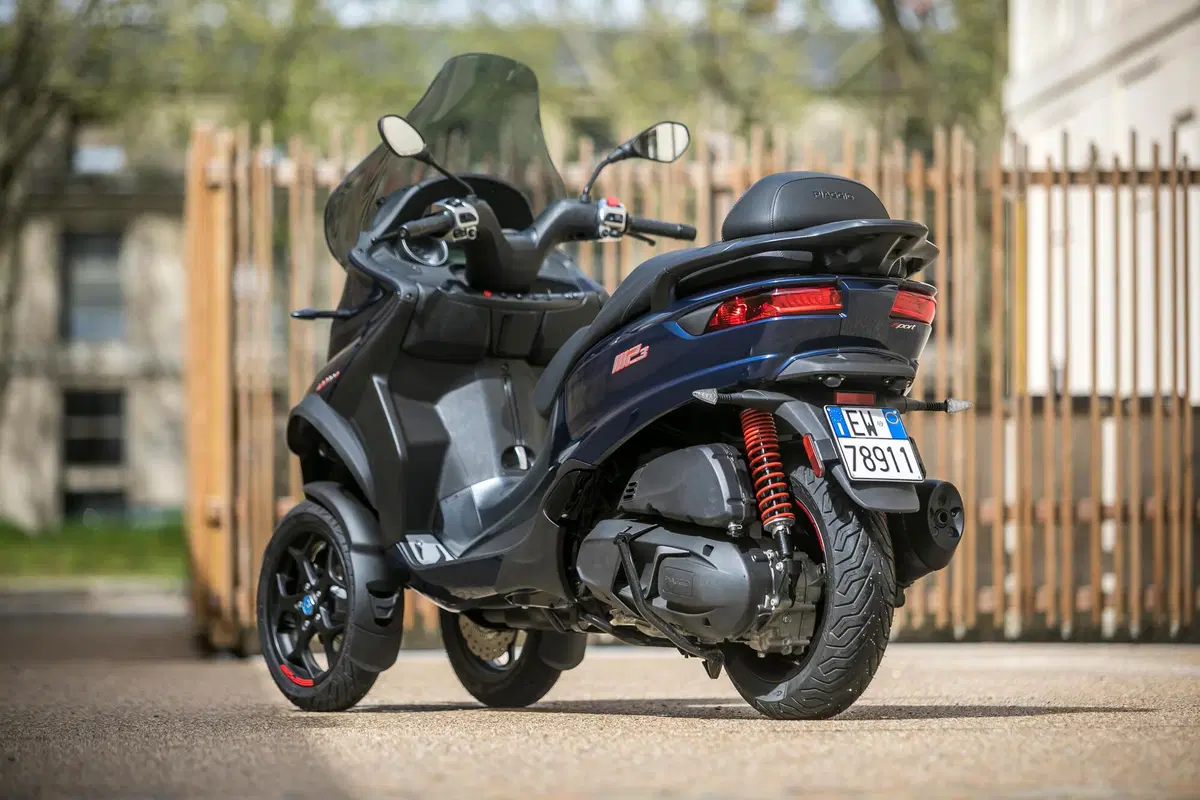 Piaggio MP3 400 HPE contro il meteo parigino! (13)