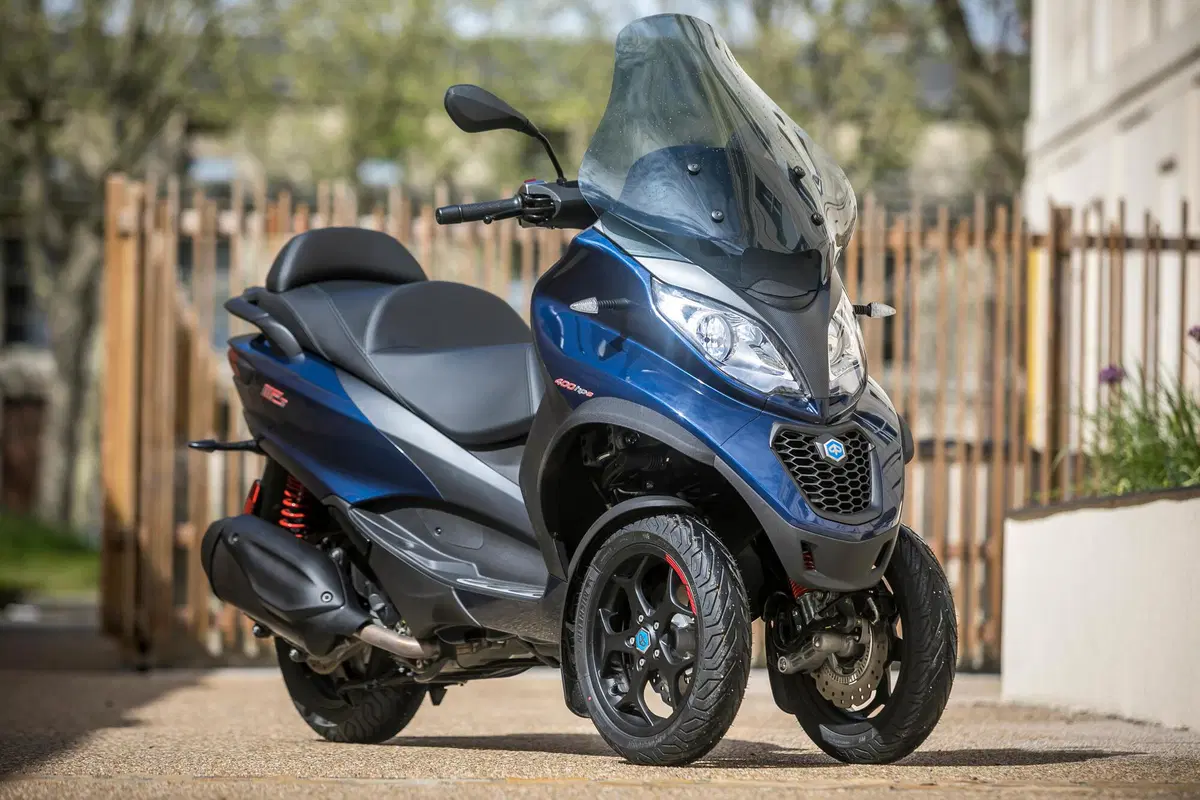 Piaggio MP3 400 HPE contro il meteo parigino! (10)