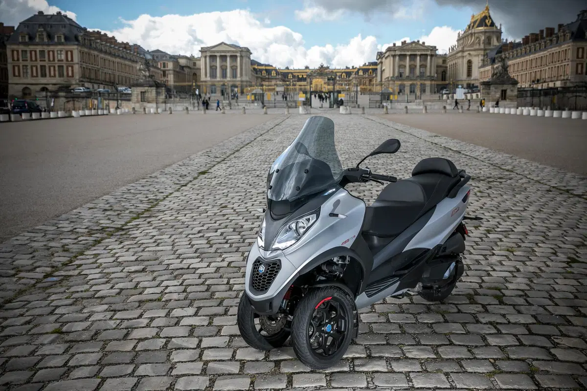 Piaggio MP3 400 HPE contro il meteo parigino! (15)