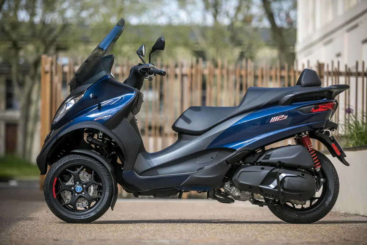 Piaggio MP3 400 HPE contro il meteo parigino! (11)