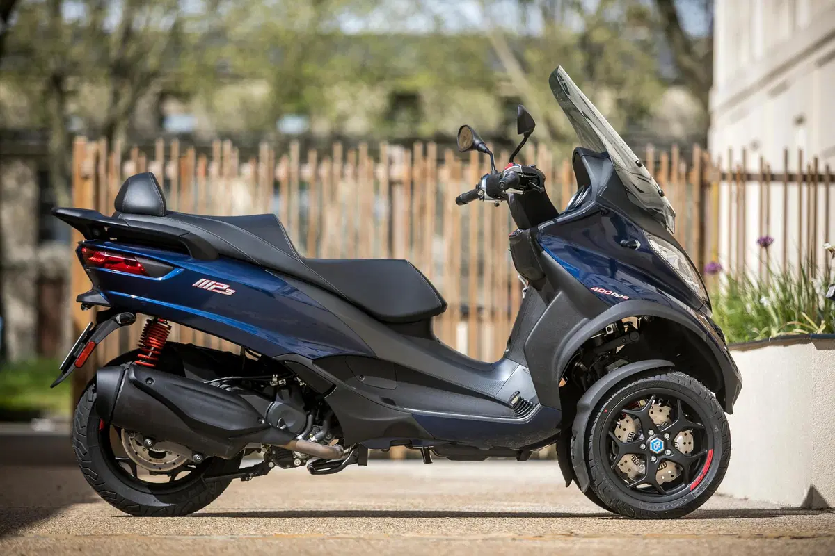 Piaggio MP3 400 HPE contro il meteo parigino! (12)
