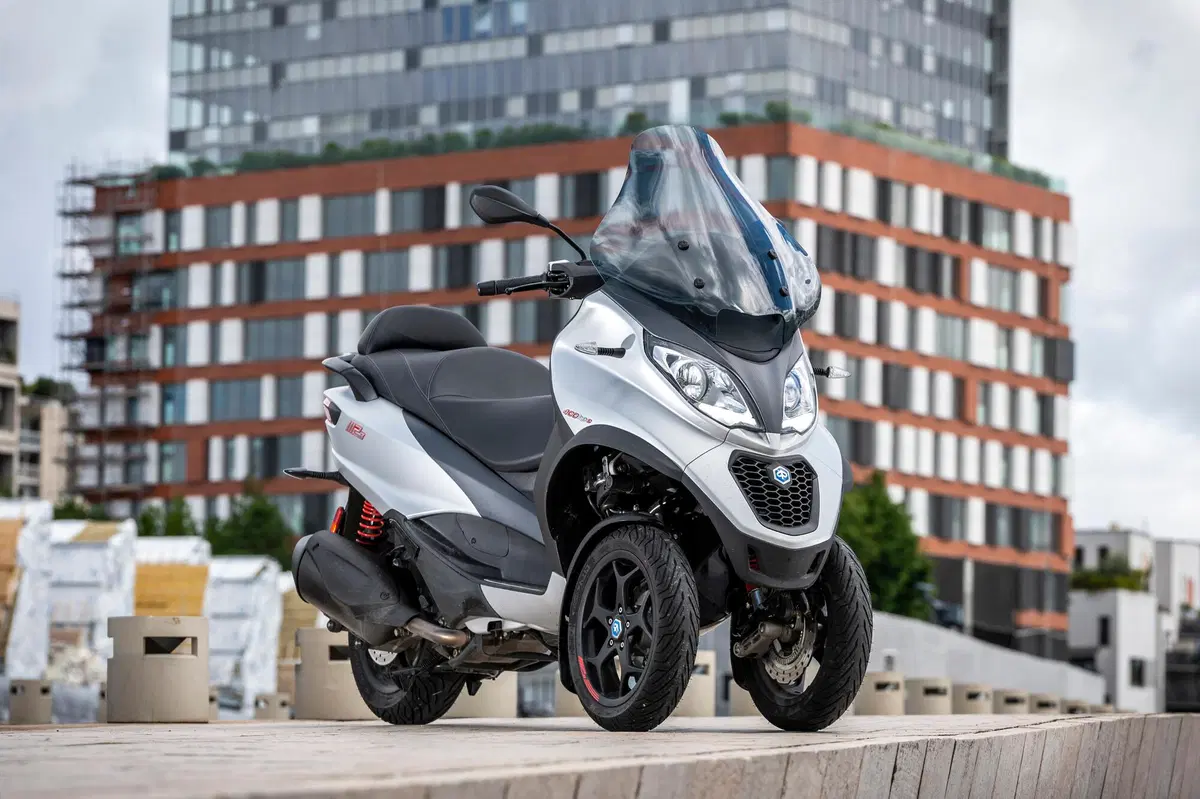 Piaggio MP3 400 HPE contro il meteo parigino! (16)