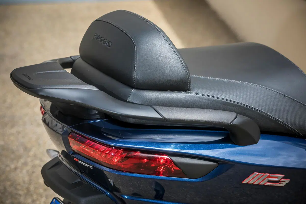 Piaggio MP3 400 HPE contro il meteo parigino! (33)