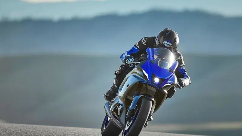La nuova Yamaha R7 spiegata in un video