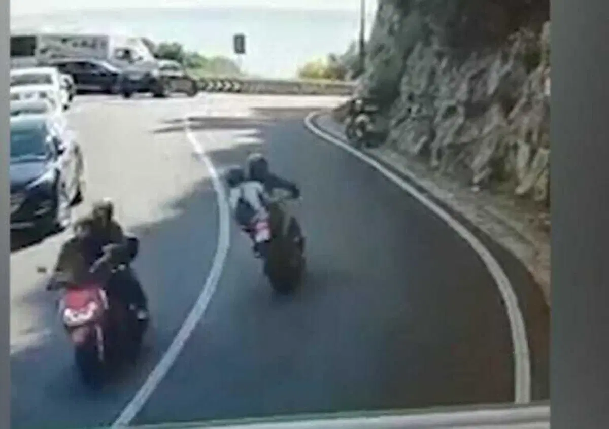 Positano: scooter si scontra con moto, illesi i conducenti