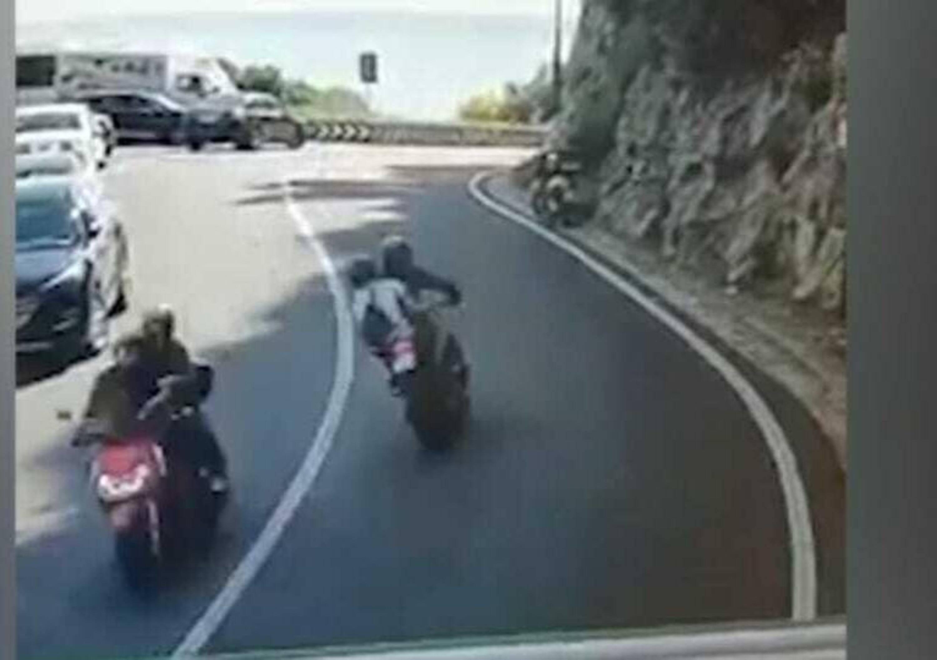 Positano: scooter si scontra con moto, illesi i conducenti