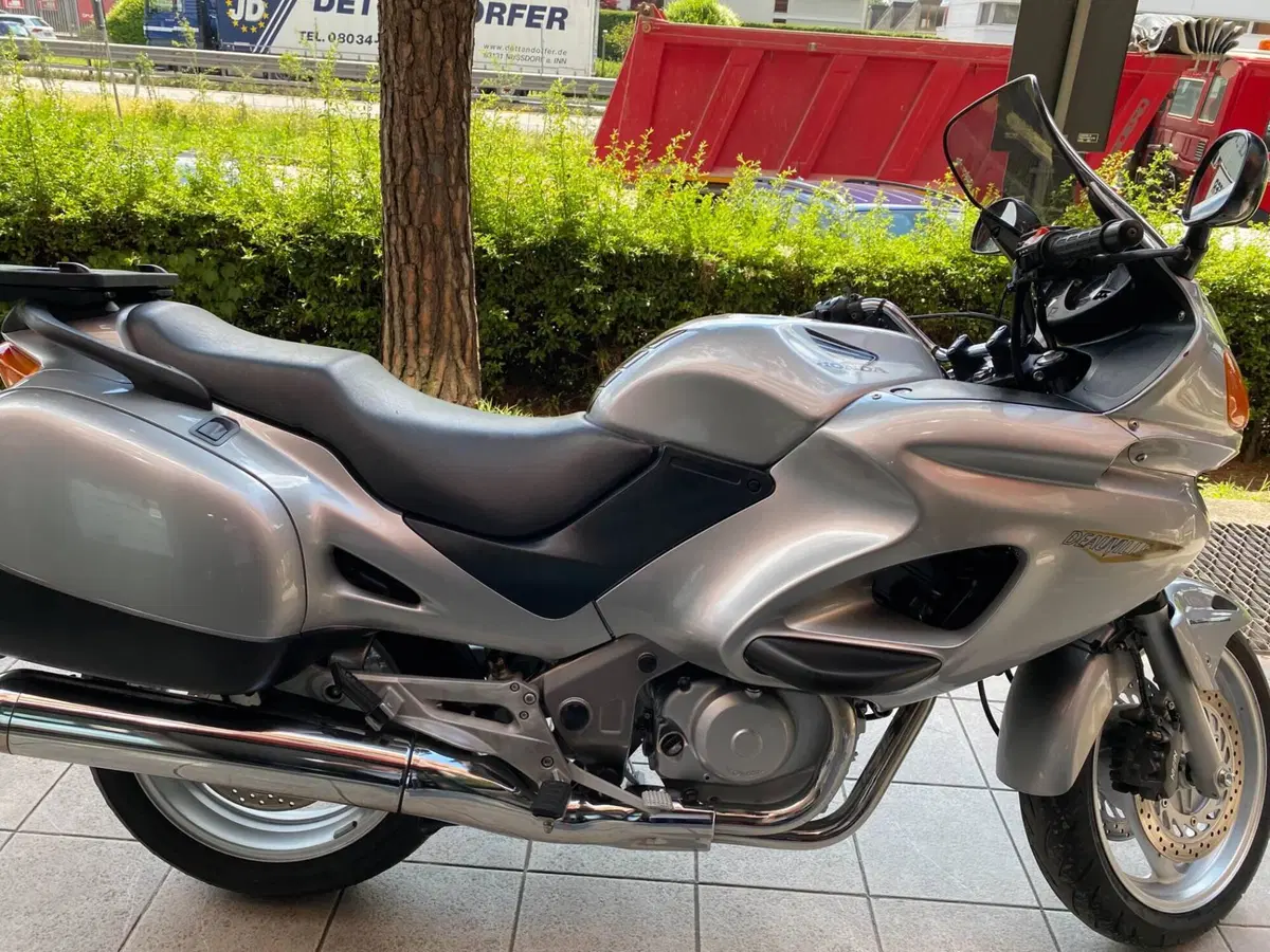 Honda Deauville 650 (2002 - 05) (2)
