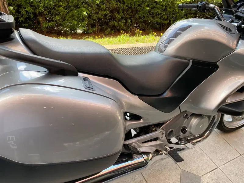 Honda Deauville 650 (2002 - 05) (3)