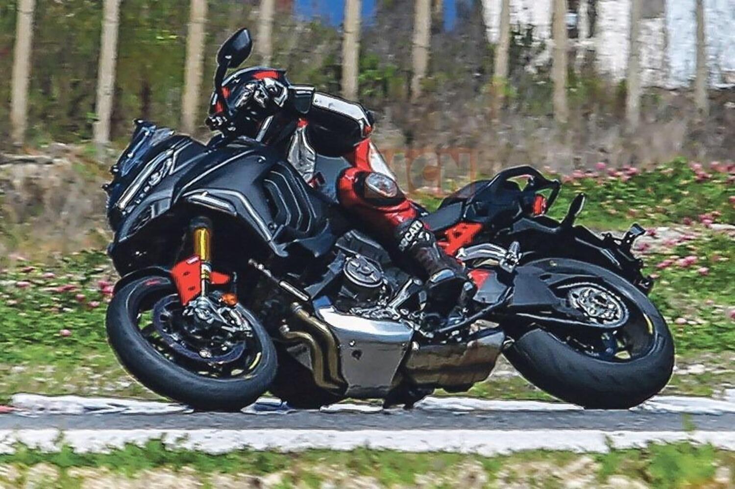 La Ducati Multistrada V4 2022 piega forte in pista [foto spia]