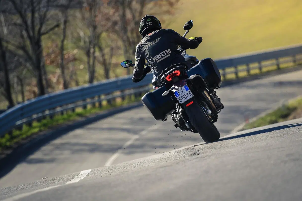 Ducati Multistrada V4 vs 1260 Enduro. TEST completo strada, offroad e pista! (7)