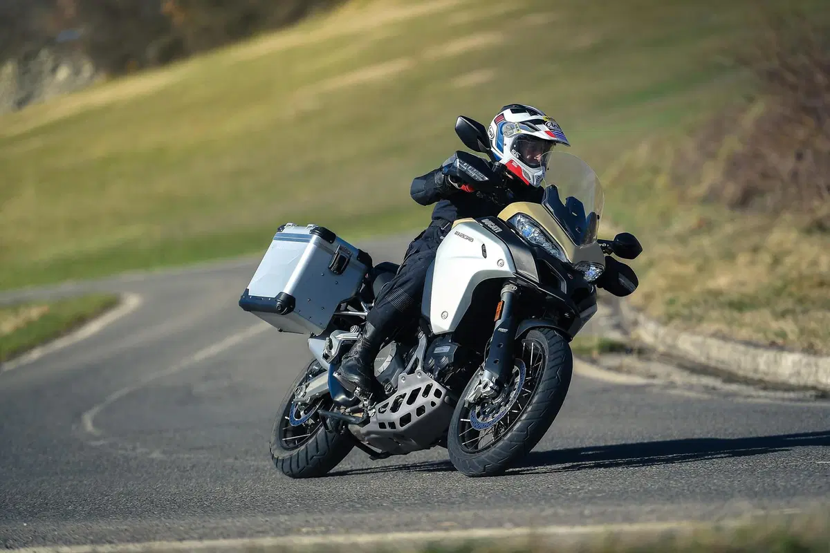 Ducati Multistrada V4 vs 1260 Enduro. TEST completo strada, offroad e pista! (12)