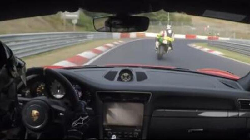 Porsche 991 GT3 RS vs Kawasaki Ninja ZX10R: la sfida &egrave; al Nurburgring [VIDEO]