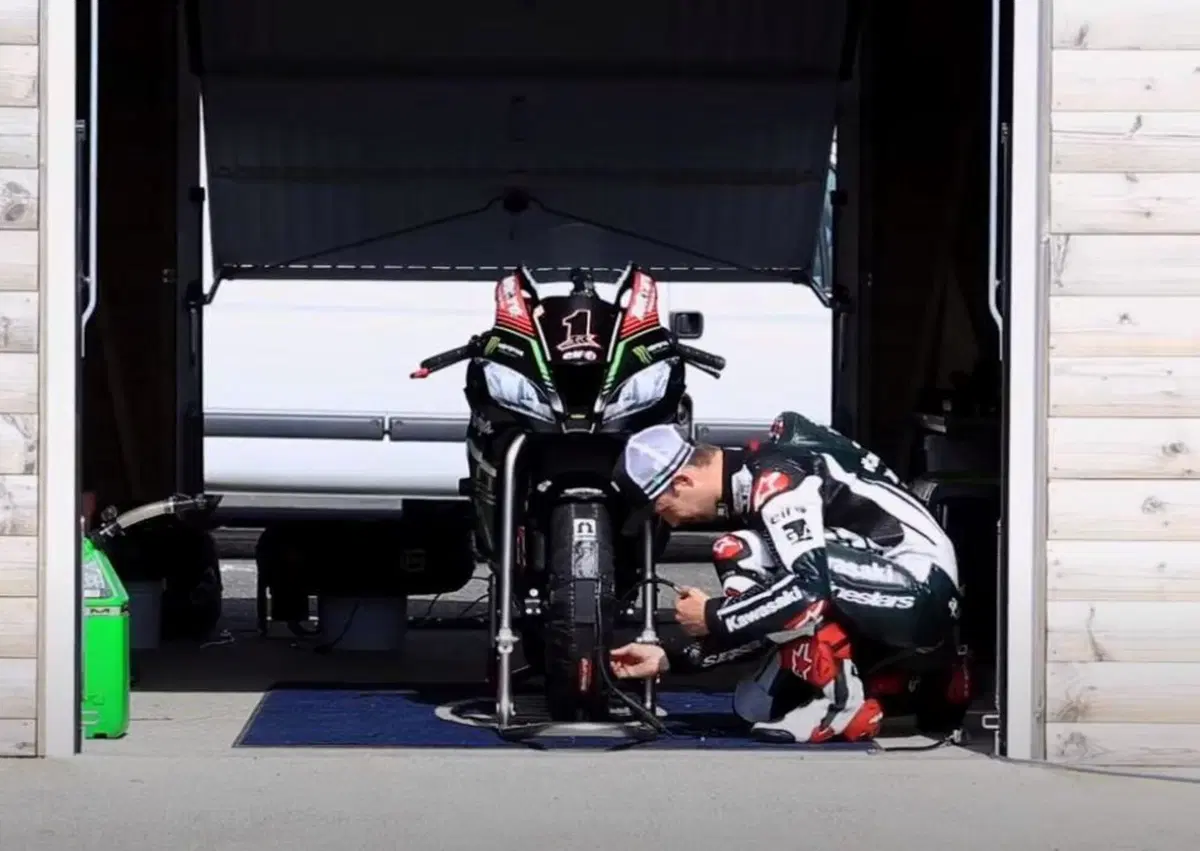 La Kawasaki di Rea o la Suter MotoGP? Affrettatevi, sono all'asta... (10)