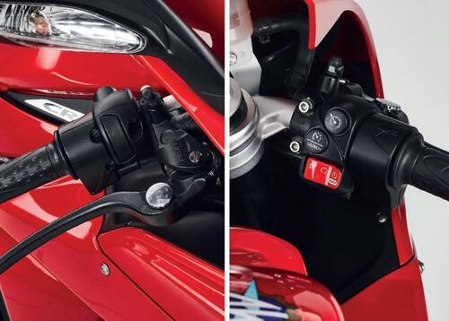 MV Agusta F3 800 Rosso 2021. La Supersport taglia il prezzo (8)