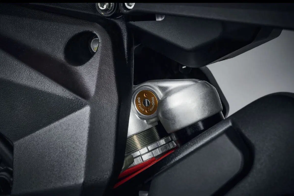 MV Agusta F3 800 Rosso 2021. La Supersport taglia il prezzo (19)