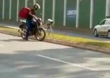 Il motociclista che ce l'ha con gli autovelox (ma così non si fa) [VIDEO VIRALE]