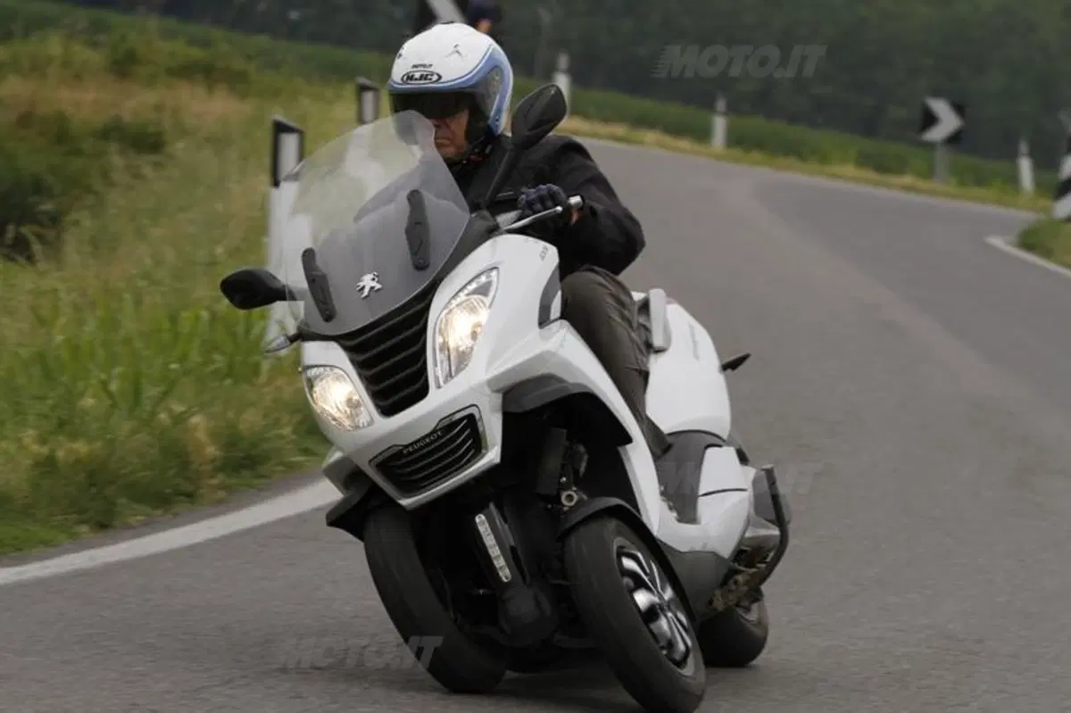 Peugeot Metropolis 400 (2)