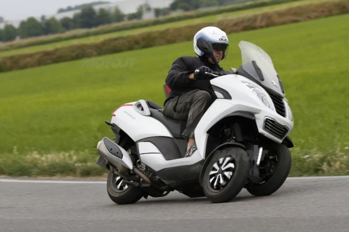 Peugeot Metropolis 400 (3)