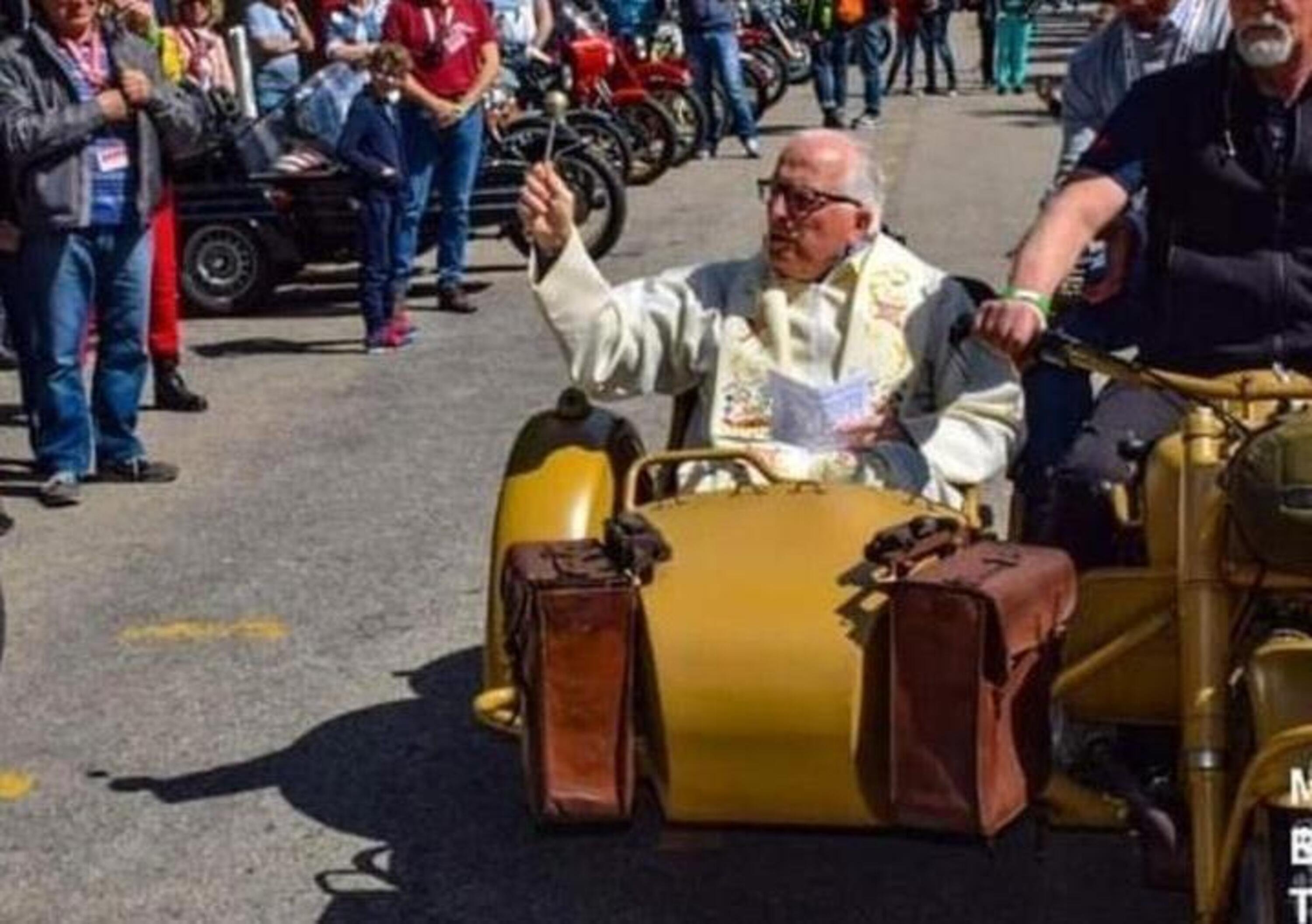 Cuneo, parroco arriva alla benedizione delle moto in sidecar 