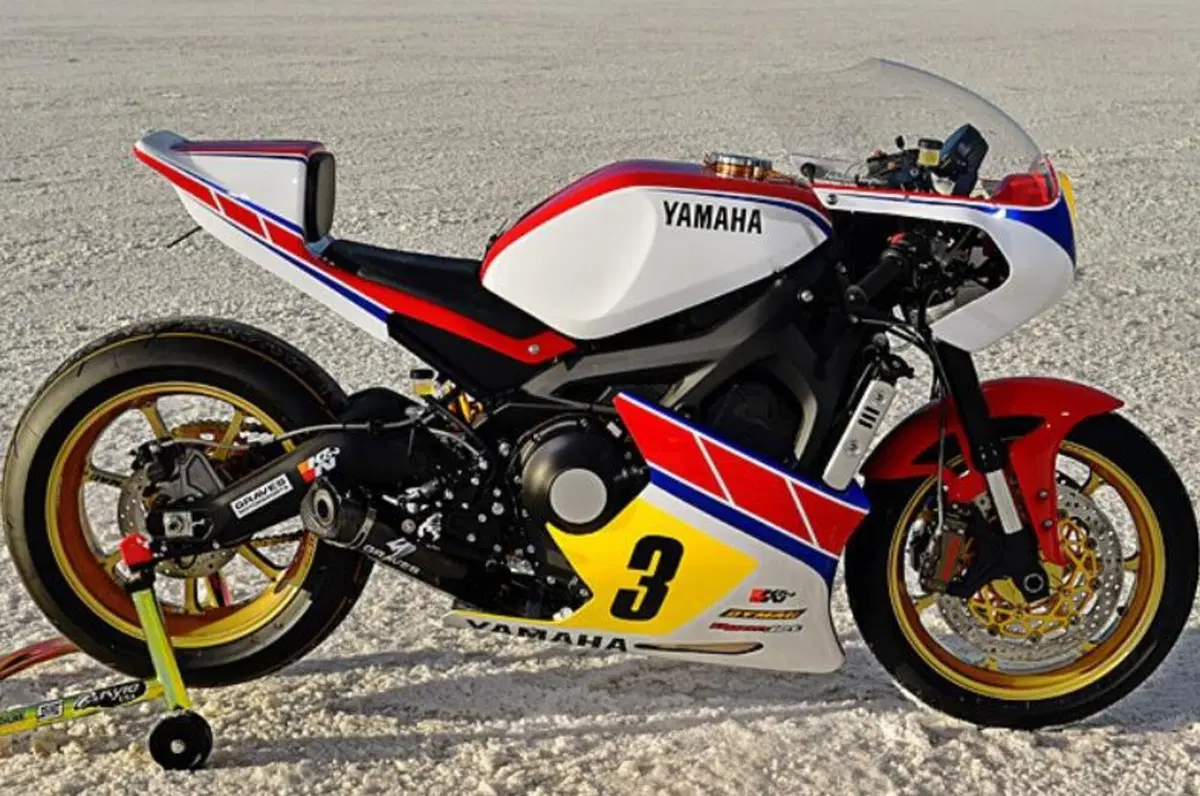 Yamaha Yard Built XSR900, una special ispirata alla TZ750 (3)
