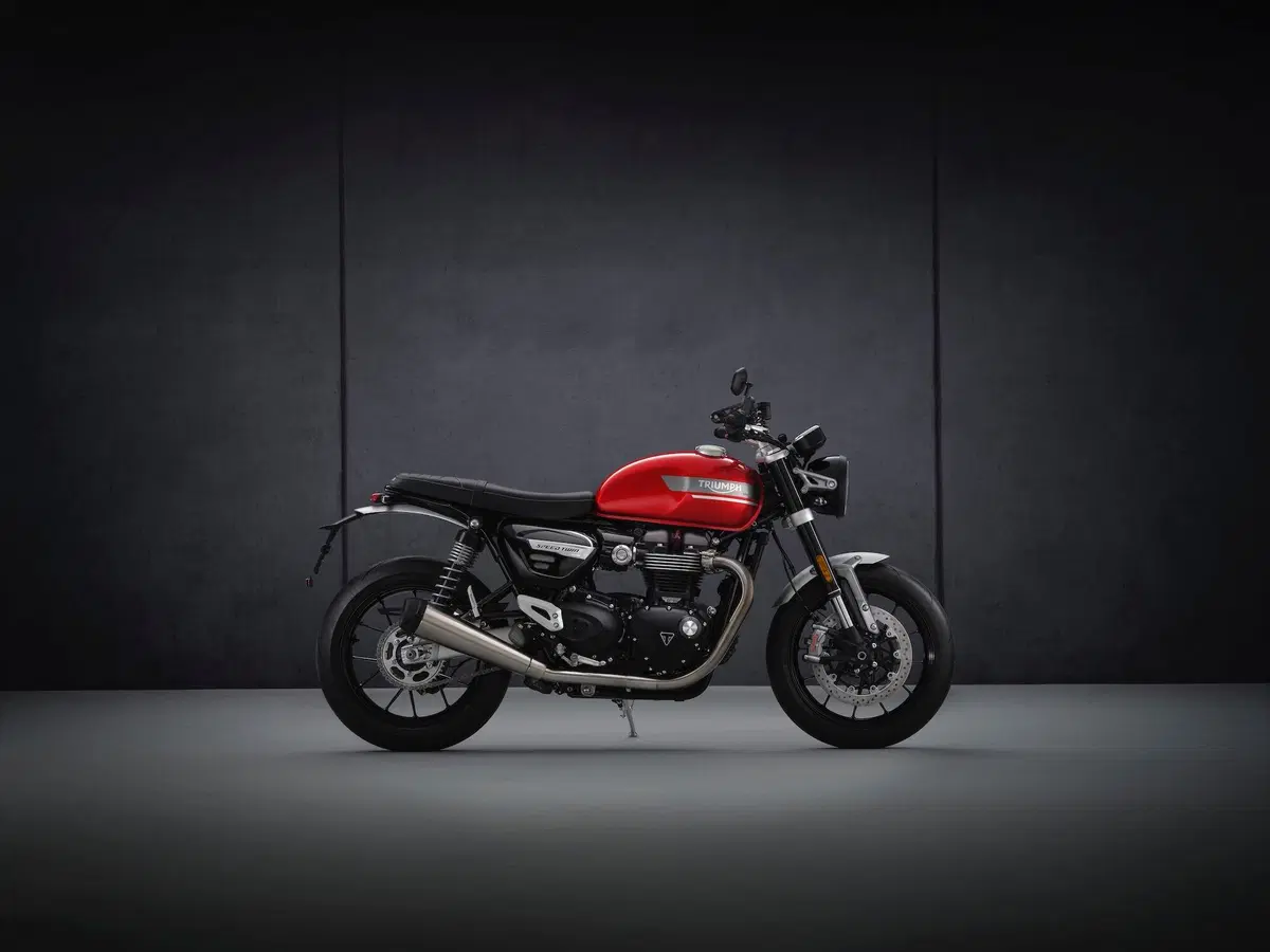 Nuova Triumph Speed Twin 2021: ancora più veloce e sportiva (4)