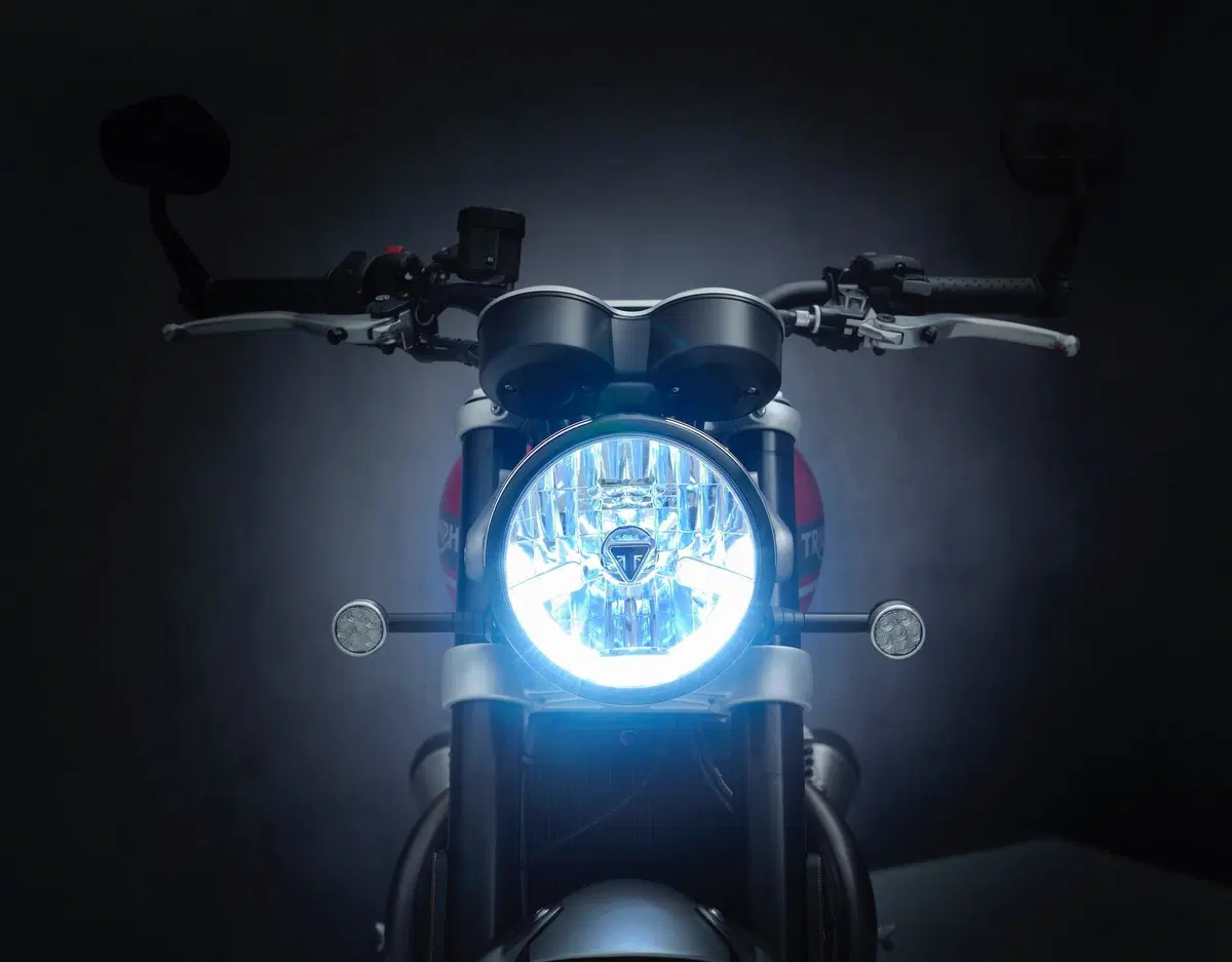 Nuova Triumph Speed Twin 2021: ancora più veloce e sportiva (7)