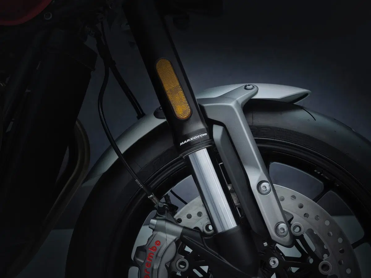 Nuova Triumph Speed Twin 2021: ancora più veloce e sportiva (15)