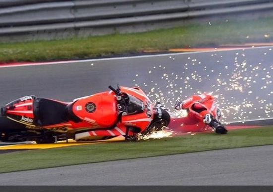 Lorenzo è già il più veloce nelle libere al Sachsenring. Ducati a terra