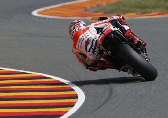 Marquez conquista la pole in Germania. Rossi 3°