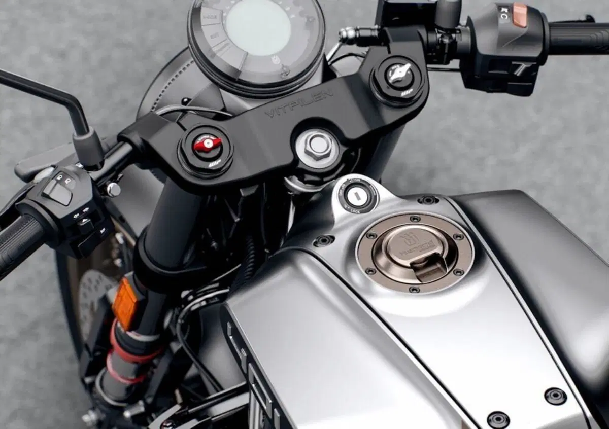 FK Motors, Feiken TT 250. Quasi una Husqvarna Vitpilen (11)