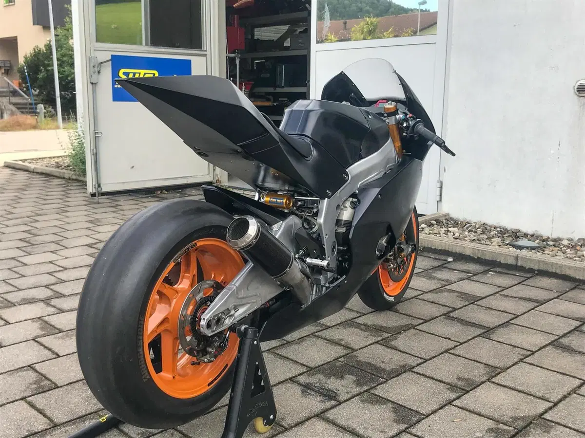 La prima Suter MotoGP venduta per 46.000 euro. Un affare? (11)