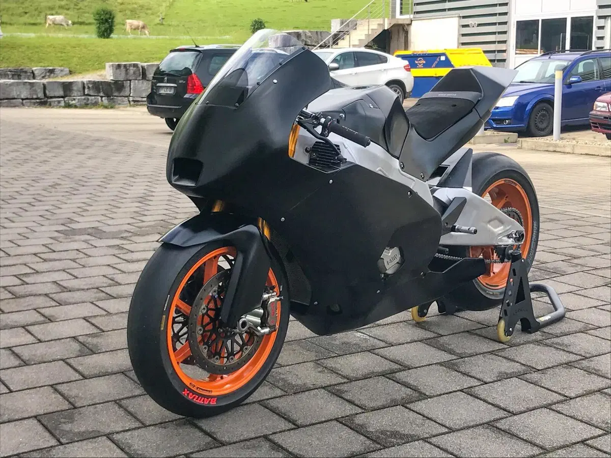 La prima Suter MotoGP venduta per 46.000 euro. Un affare? (12)